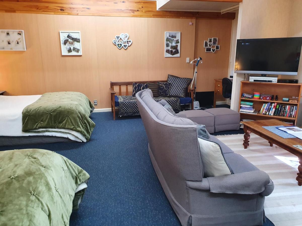 Hunua Accommodation - Atherstone Suite ภายนอก รูปภาพ
